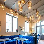 Les Du Champagne De Venoge Otel 4*