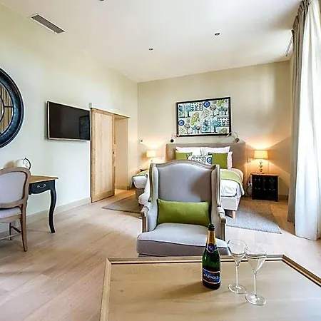 Les Du Champagne De Venoge Hotel