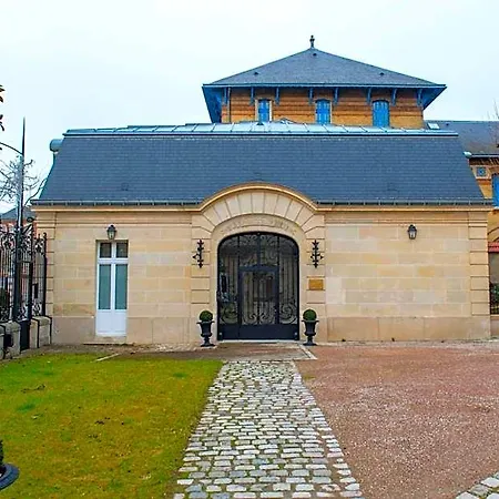 Les Du Champagne De Venoge Hotel 4*