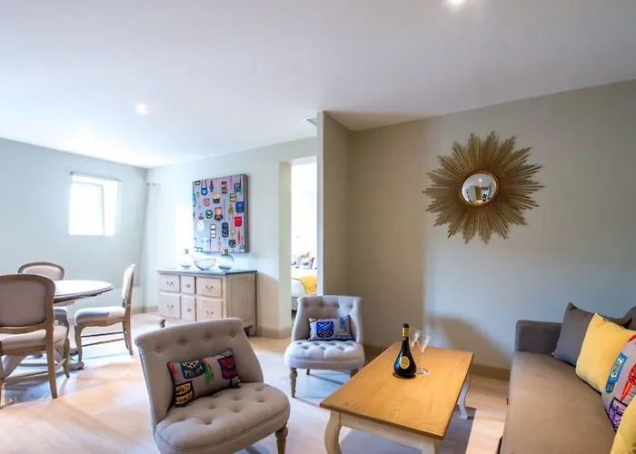 Les Du Champagne De Venoge ホテル